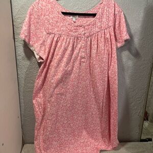 Pink Floral Button-Front nightgown